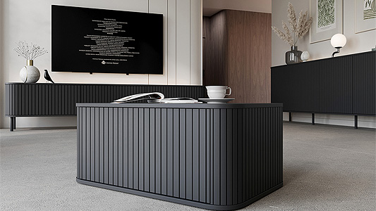 Schwarze Möbel im Wohnzimmer – wie vermeidet man die erdrückende Wirkung?
