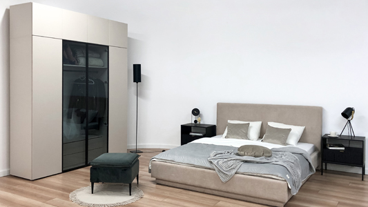 Wie wählen Sie den perfekten Kleiderschrank für Ihr Schlafzimmer aus – Schiebetüren oder Flügeltüren?